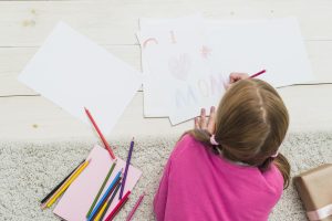 Comment aider un enfant dysgraphique à améliorer son écriture ?